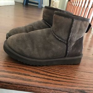 Short Ugg boots in Brown